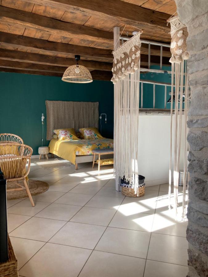 Le Clos Bo-M Bed & Breakfast Marignieu Bagian luar foto