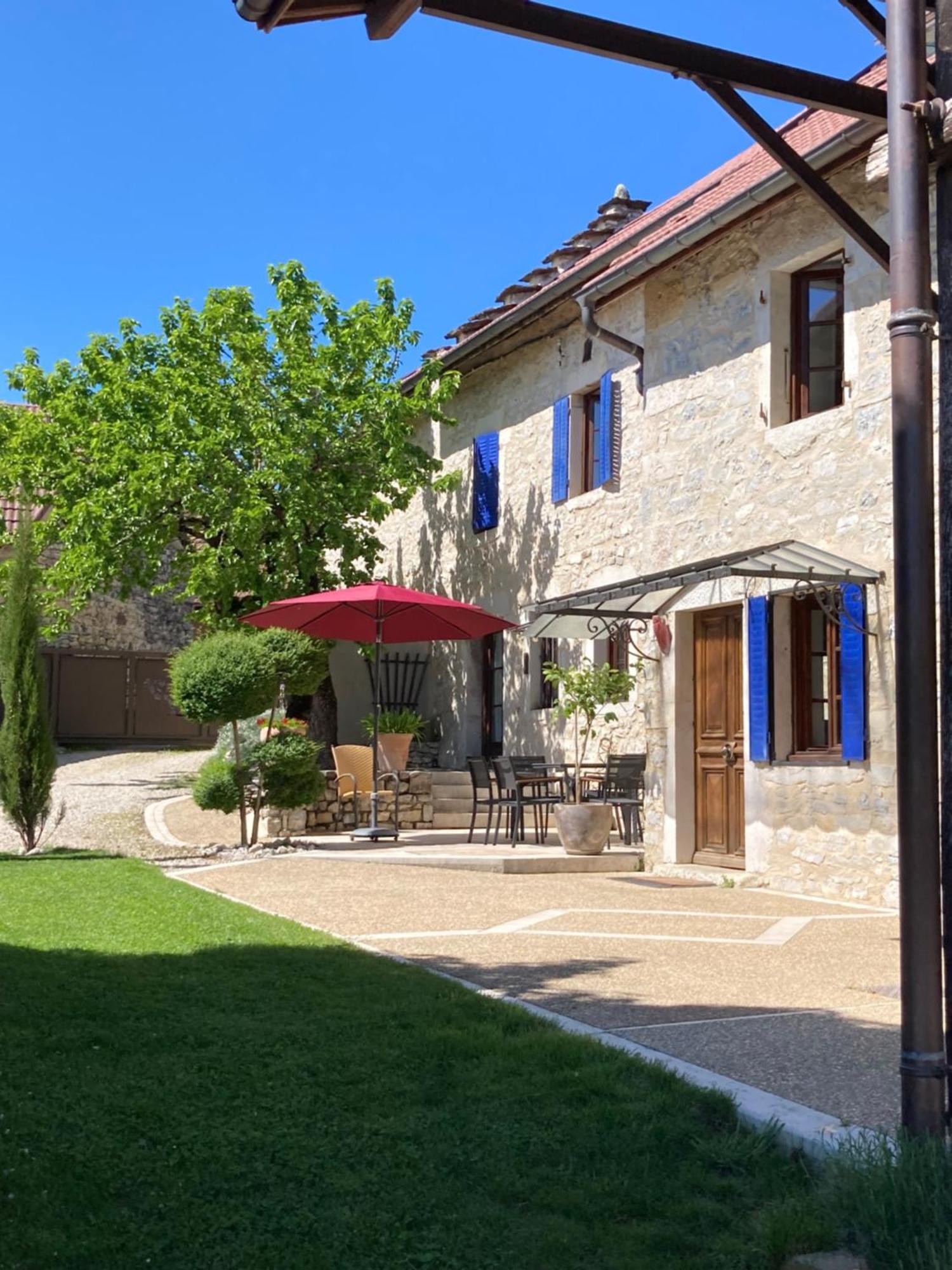 Le Clos Bo-M Marignieu Bagian luar foto